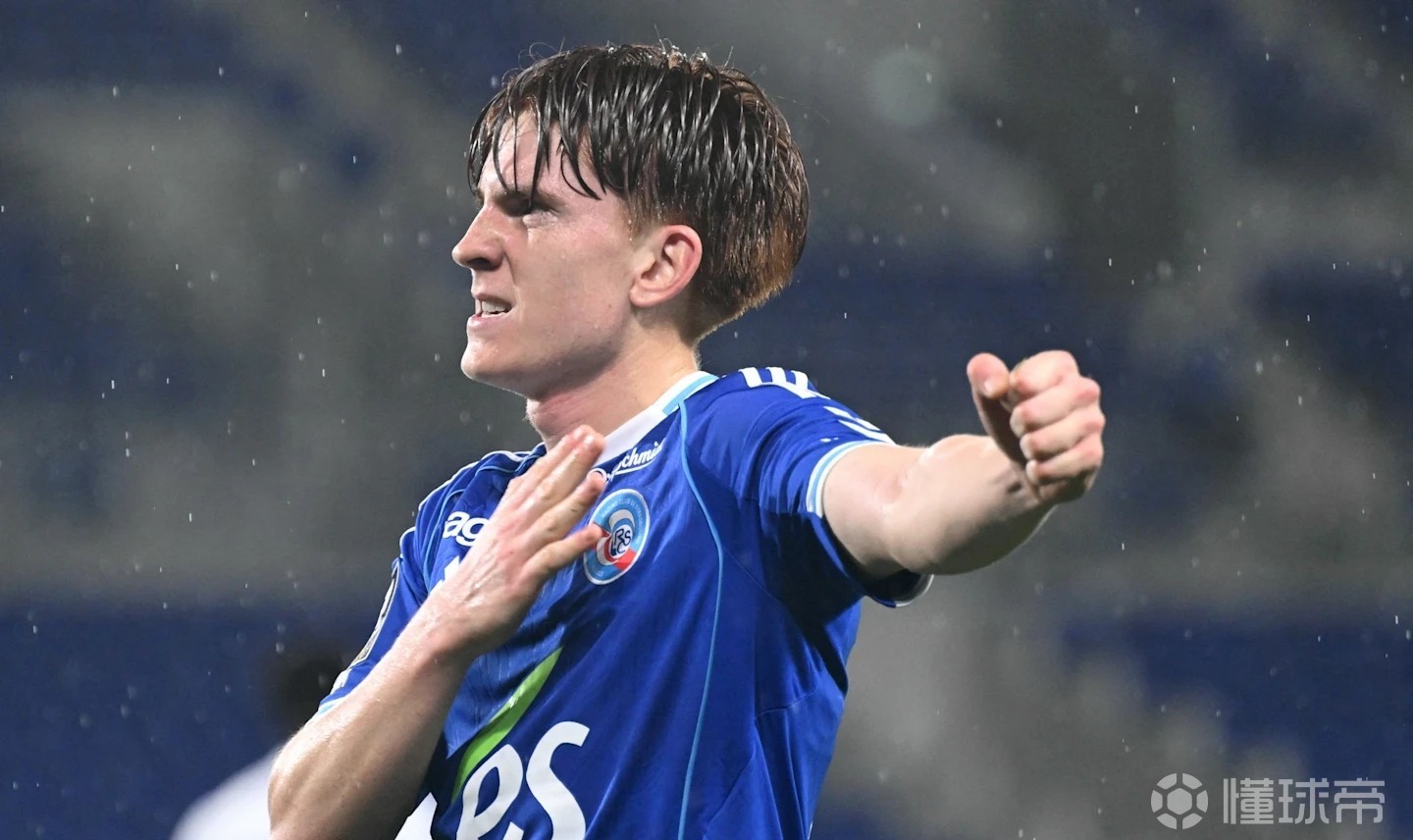 官方：切尔西签下白学堡中场巴尔科；据悉转会费4000万欧
